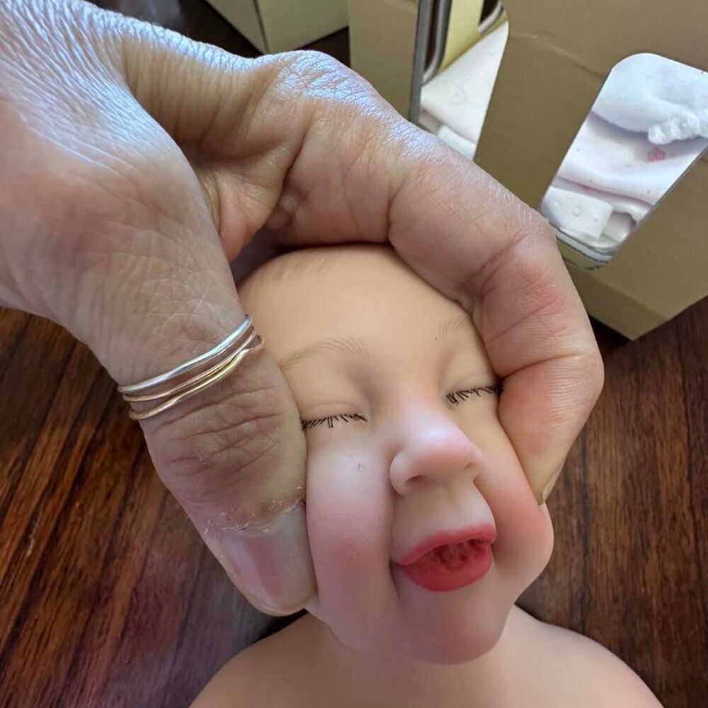 Newborn Silicone babydoll - Picture 3 of 4